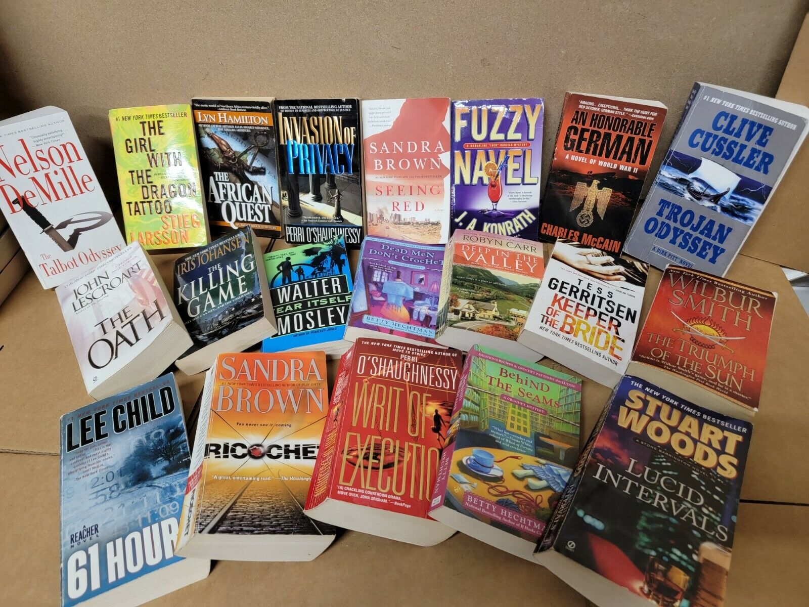 Lot of 20 Mystery Thriller Fiction Paperbacks Popular Author Books MIX UNSORTED Без бренда - фотография #4