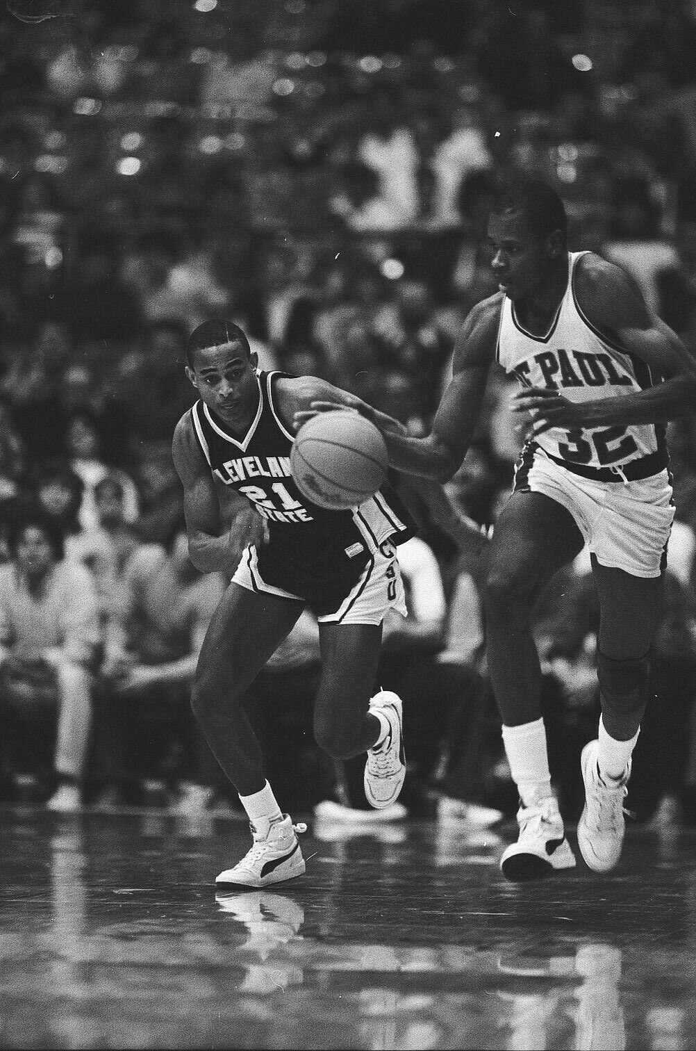 LD125-4 1986 DePaul Cleveland St College Basketball (62) ORIG 35mm B&W NEGATIVES Без бренда - фотография #3