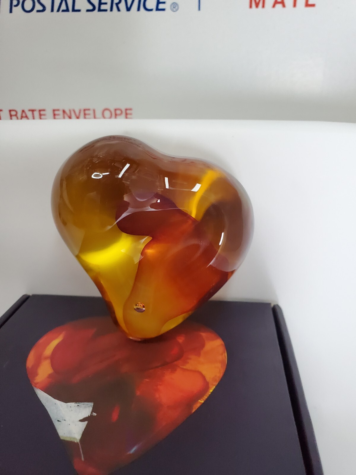 Kosta Boda SwedenGlass “Heartbeat” Glass Paperweight red  Bertil Vallien amber Kosta Boda Kosta Boda SwedenGlass - фотография #5