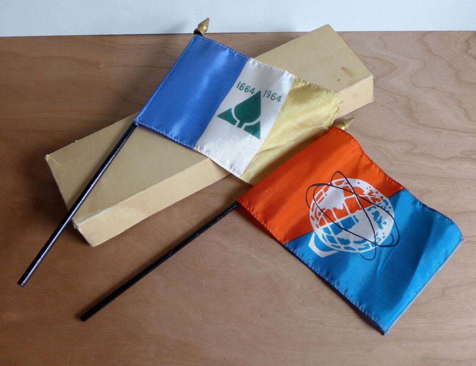 Pair 1964 World's Fair Flags in Orignal Box, New Jersey Tercentennial Без бренда - фотография #7