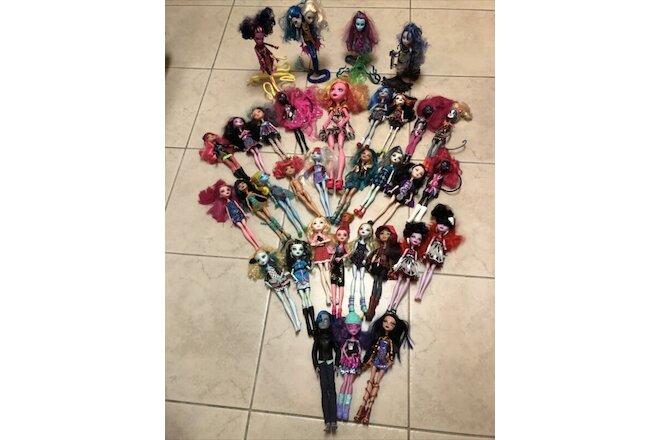 Large Monster High Doll Lot of 33 Please Read Details