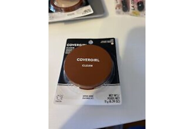 Covergirl Clean Pressed Powder  for Normal Skin- 120 Creamy Natural