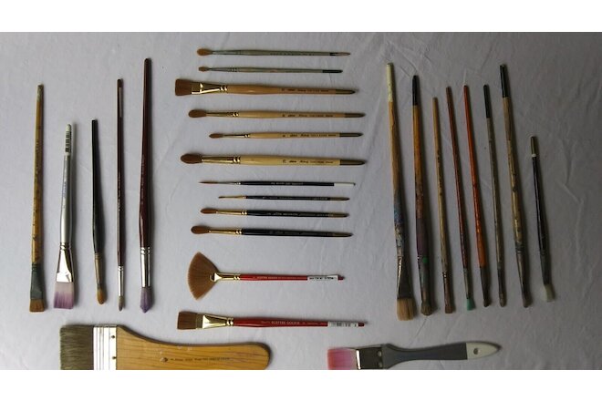 27 Artist Paint Brushes - some appear barely used
