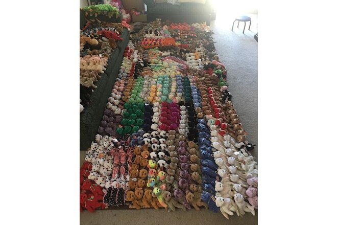 Ty Beanie Babies Huge Lot Over 900 Various 1993-2000