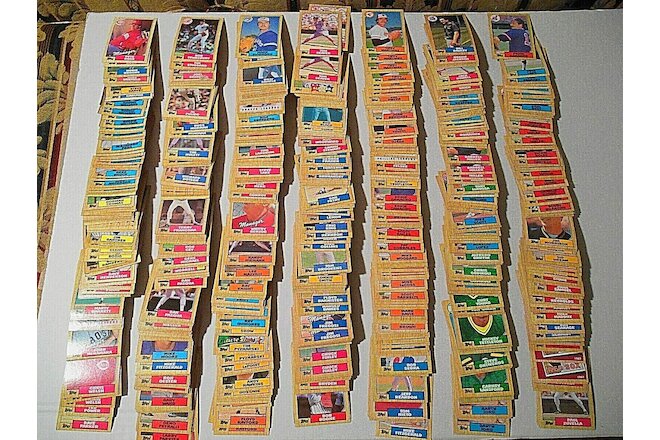 COLLECTION OF 698 TOPPS 1987 BASEBALL TRADING CARDS UN-SEARCHED.