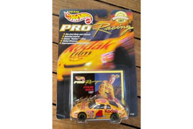 Hot Wheels Pro Racing 1997 Sterling Marlin #4 Kodak Scale 1:64 NASCAR Diecast