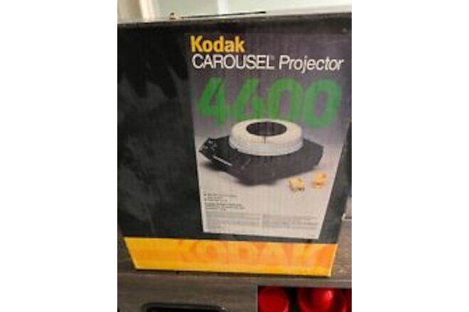 KODAK 4600 carousel projector w/ lens, slide tray etc. mounts