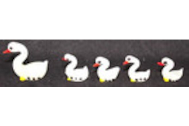 Vintage, ( 1970's) Hand Made,  Art Glass Miniature Family of 5 Swans