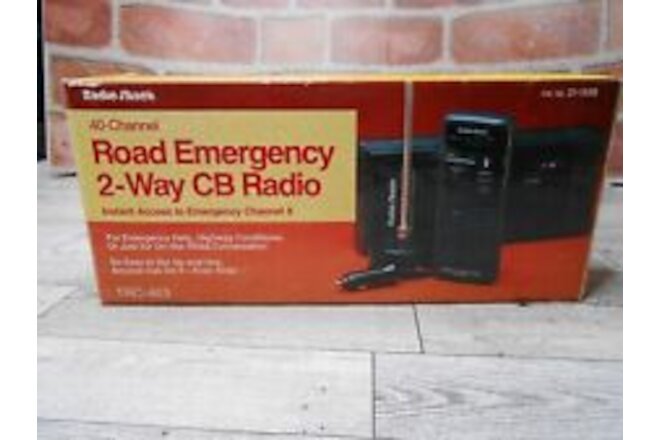 Radio Shack Realistic 40 Channel Road Emergency 2 Way CB Radio TRC-463