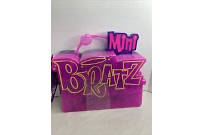 Mini Bratz Collectors Case With Exclusive Collectible Figure Holds 60+ Minis NEW