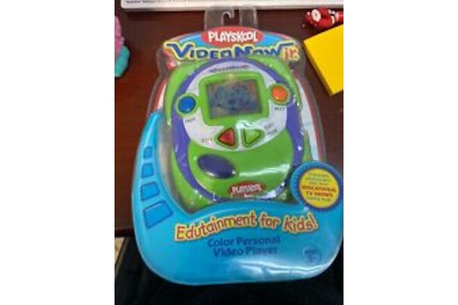 playskool video now jr- color personal video player- Green still in package