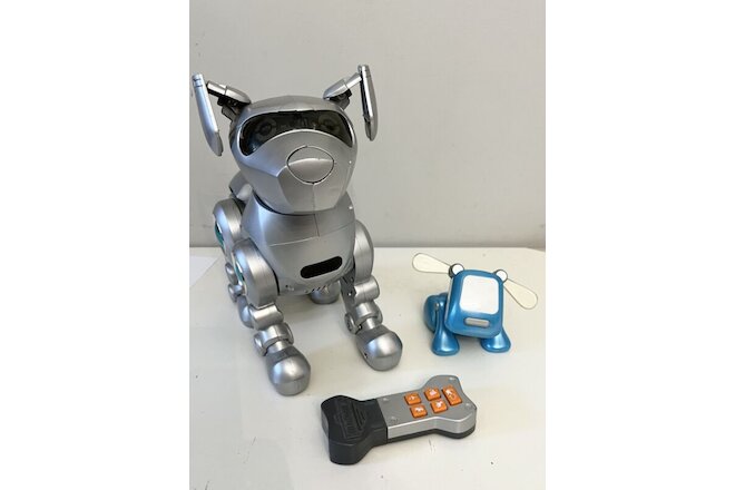 Vintage Tekno Interactive Robotic Silver Puppy Dog w/ Remote & Blue Hasbro iDog