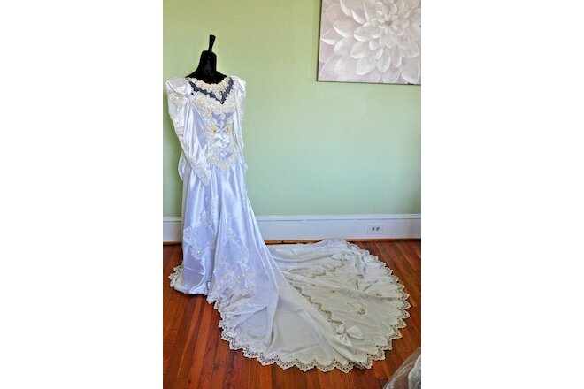 1980/90s Vtg Wedding Dress Long Sleeves Lace Beaded W/ Bows Train Veil BEAUTIFUL