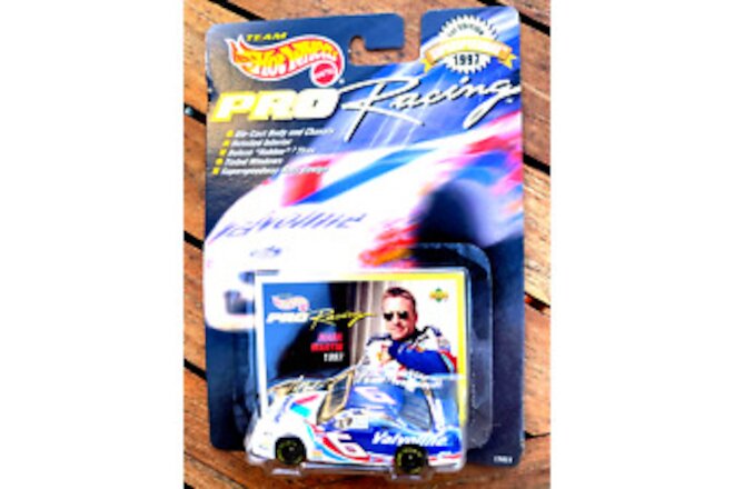 Hot Wheels Pro Racing 1997 Mark Martin #6 Valvoline Scale 1:64 NASCAR Diecast
