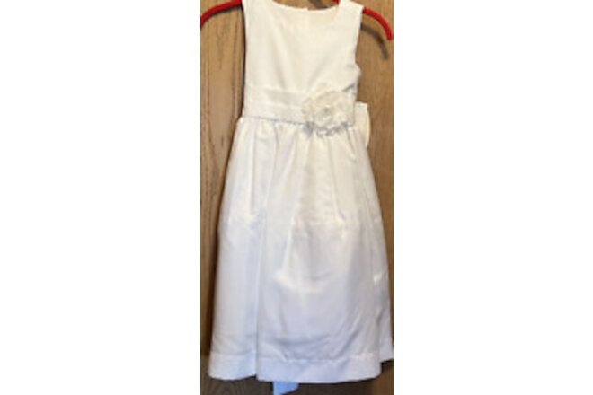 NWT White Satan Communion/Special Occasion/ Flower Girl Dress Size 6 yrs. $59.00