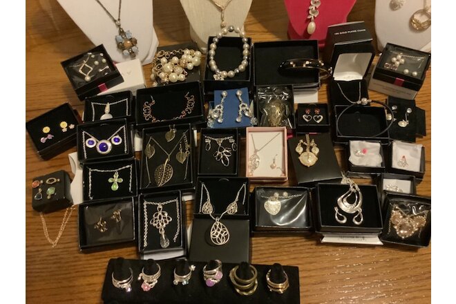AVON FASHION JEWELRY MIXED ITEMS LOT OF 50 BOXES