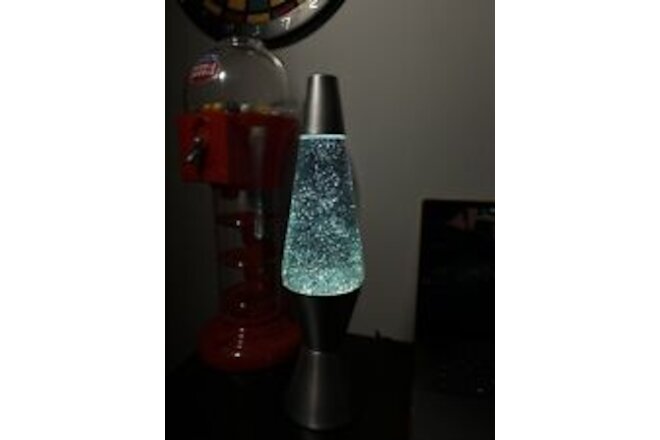 Motion And Glitter Lava Lamp Model 2000. With Silver Base