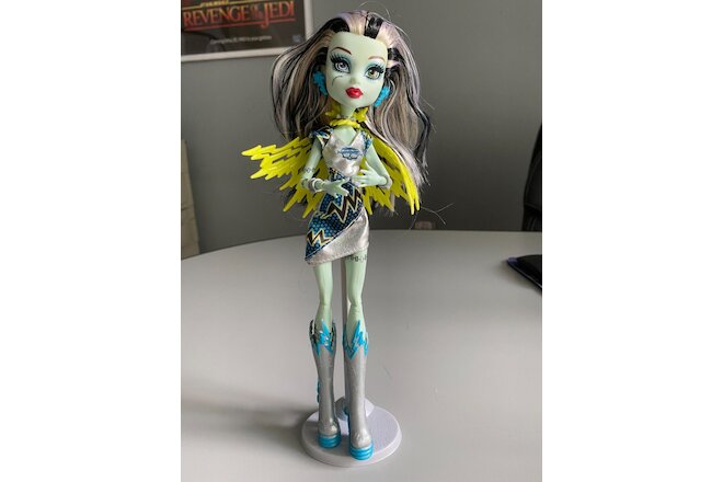 Monster High Frankie Stein Voltageous Doll Power Ghouls Comic Superhero Mattel