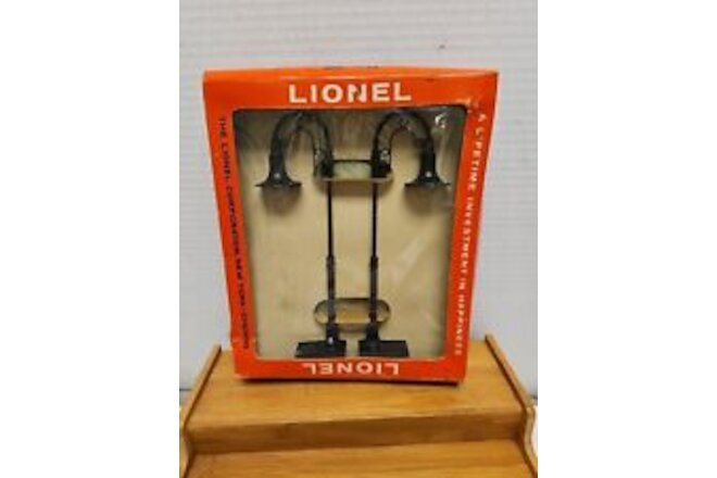 Lionel 75 Postwar Set Of Two Tear Drop Lamps in Original Window Box