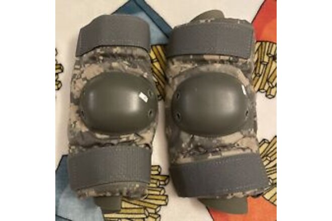 US Army Military Surplus ACU Digital Camo Tactical Elbow Pads - Size Small - NEW