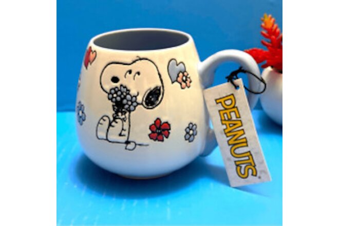 Peanuts Snoopy ceramic Mug W/flowers -Hearts