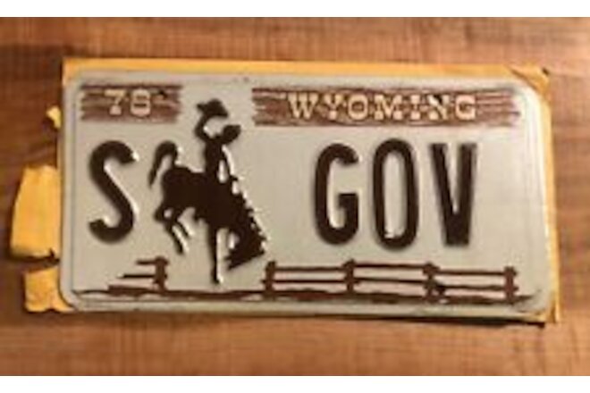 1978 Wyoming license plate S GOV STATE GOVERNOR Cowboy Bronco Political OFFICIAL