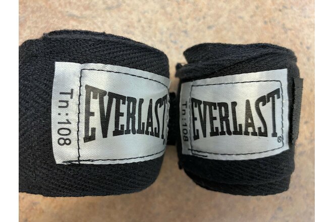 SET OF 2 BLACK EVERLAST HAND WRAPS  Tn:108 - PRE-OWNED