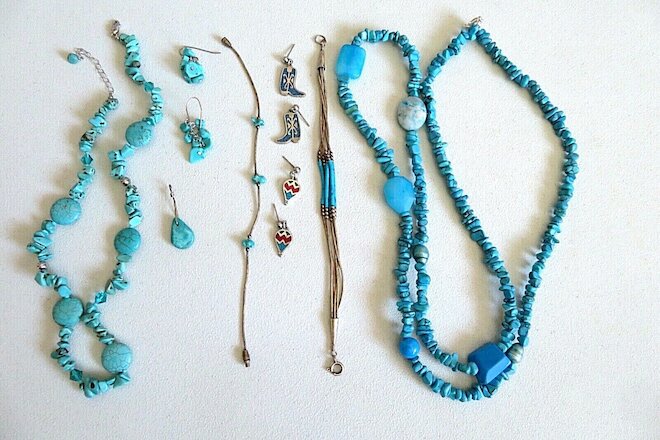 Mixed Lot Women's Turquoise Jewelry 1 Pendent 3 Earrings 2 Bracelet 2 Necklaces