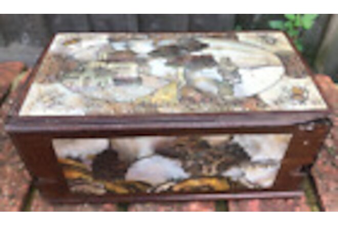 STUNNING ANTIQUE 19THC CHINESE MOTHER OF PEARL INLAID WOODEN BOX AMAZING SCENE