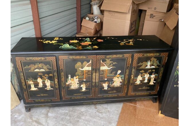 Black Chinese furniture, good condition, beautiful 