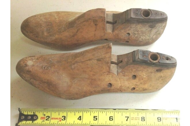 VINTAGE PAIR Wood  Shoe Factory Forms ARTICULATED FORMS NATURAL WOOD