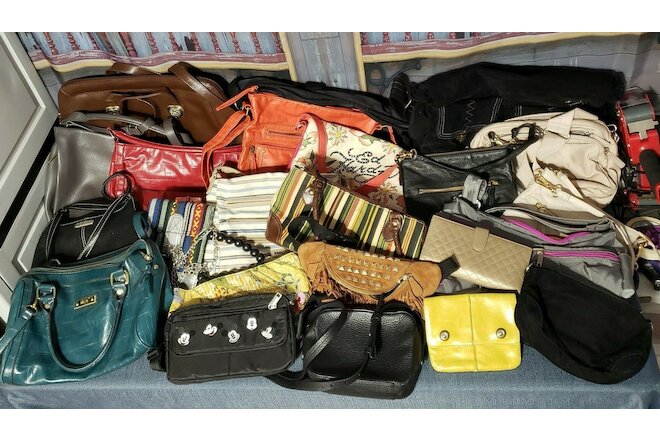 Lot of 23 Purses Handbags Bag Wallets Fanny Roxy Relic Tyler Rodan Madden Girl