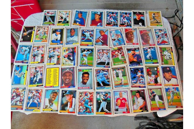 LOT OF 48 TOPPS 1992 BASEBALL TRADING CARDS UN-SEARCHED.