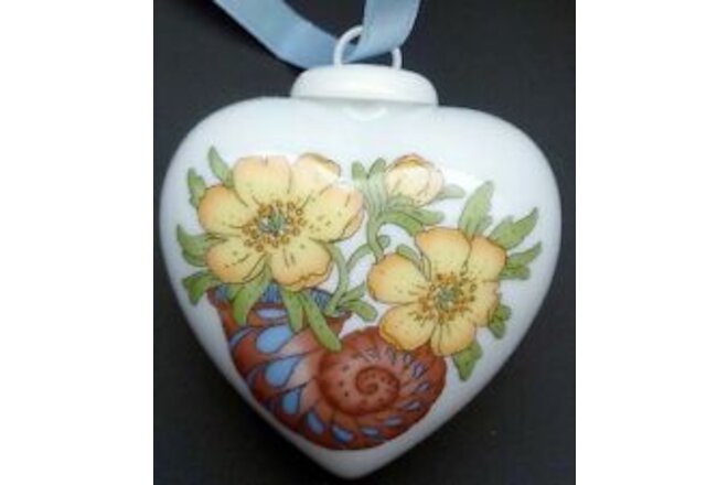 HUTSCHENREUTHER mini HEART Swamp Yolk flower Easter Spring porcelain Ornament