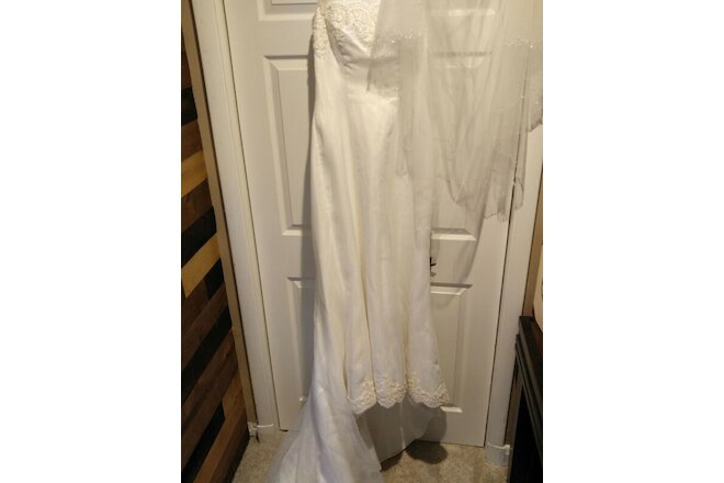 WEDDING Dress and VEIL Size 12 Tailored Size 6-8