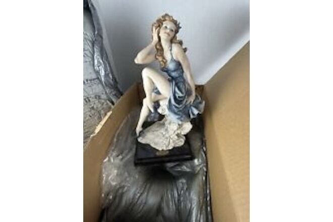 Florence Giuseppe Armani Waiting 1281C Sculpture In Original Box Ragazza Seduta