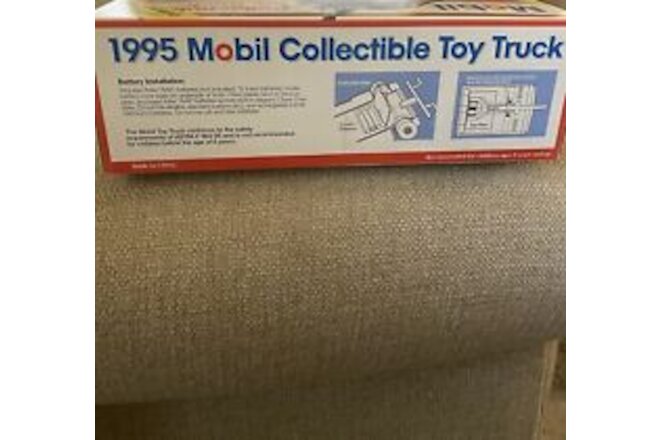 1995 Mobil Collectible Toy Tow Truck Scale 1:24 Brand New in Box