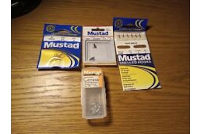 4 Mustad Hook Lot Treble And Streamers Sizes 10,14,16 Various Applications.