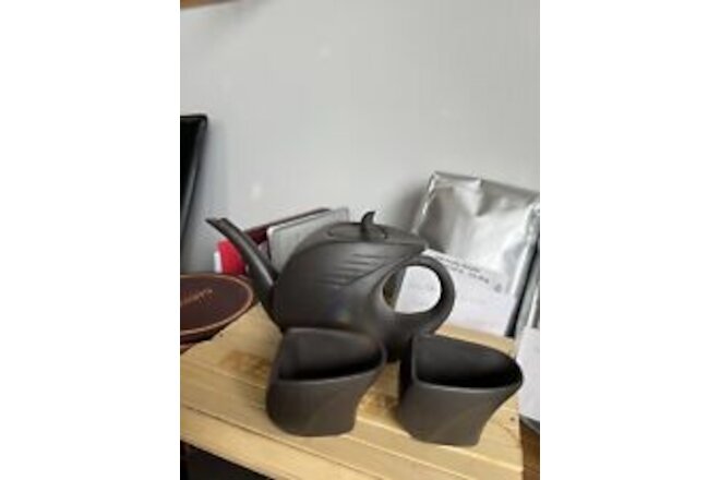 Yixing Teapot Set Collectables - Liquid Wind Teapot, 2 Cups, 2oz Of Pu-Erh Tea