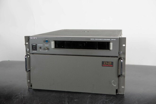 Sony Digital Videocassette Recorder DVR-20 D2 Composite Digital with Control Pan