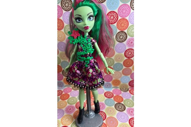 Monster High Party Ghouls Venus McFlytrap Doll Original Dress, Shoes Incomplete