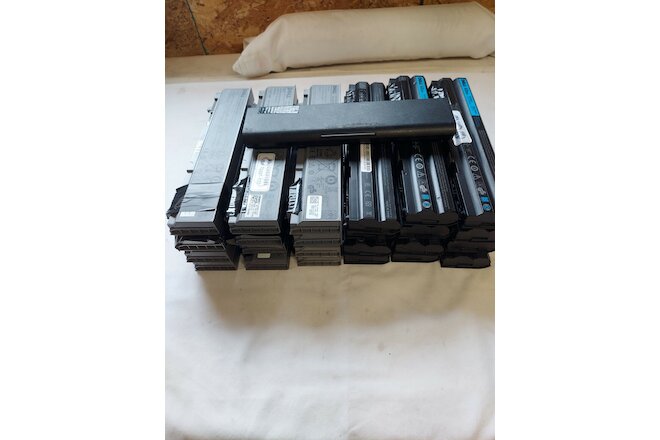LOT OF 25 MIXED LITHIUM ION LAPTOP BATTERIES USED FOR CELL RECOVERY ONLY!!!