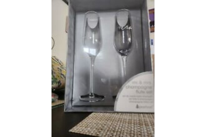 mr and mrs champagne flutes