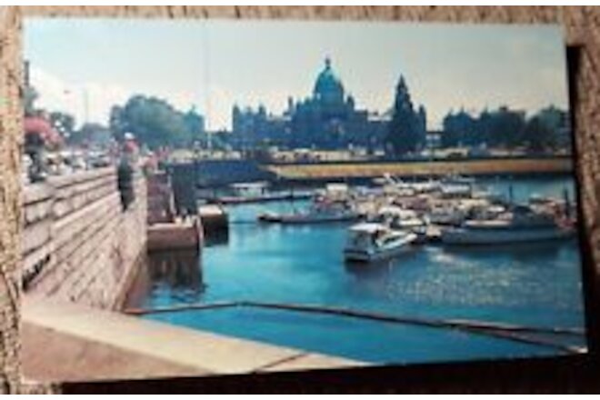 Vintage Postcard Victoria B.C. CANADA Parliment Buildings And Inner Harbor (A8)