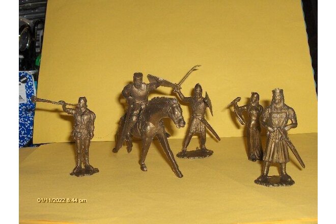 VINTAGE IDEAL KNIGHTS, QUEEN, HORSE + LANCE PLASTIC PLAYSET FIGURES