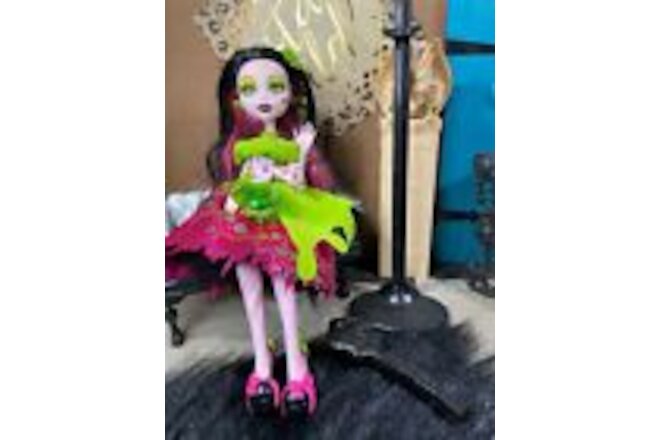 👣MONSTER HIGH Draculaura Scarily Ever After Snow Bite Mattel Collectors 👣