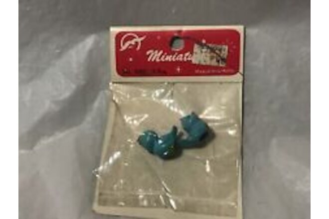 Vintage blue bird plastic miniatures bluebirds hong kong nip! Tiny dollhouse