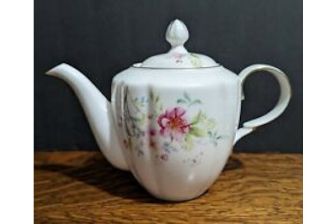 NEW Porcelain China 4 Cup Teapot - Pink Florals - Victorian English Style
