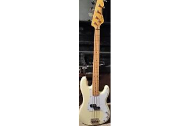 "New" "VINTAGE REISSUED" Vintage White Precision Bass w/ Maple Neck w/ Hard Case