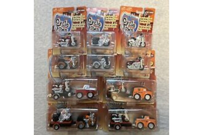 Maisto Cycle Town  Harley Davidson Motorcycles And Road Trip. Lot Of 10